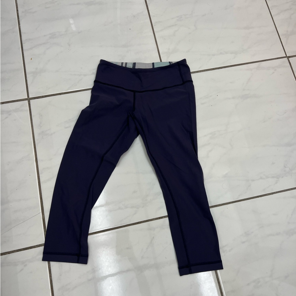 Lululemon cropped Leggings purple/blue size 4